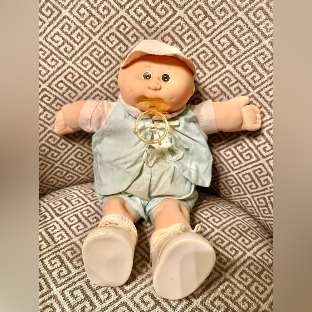 Coleco Vtg. Cabbage Patch Boy Preemie Doll w/Pacifier & Hat. Brown Eyes 1985